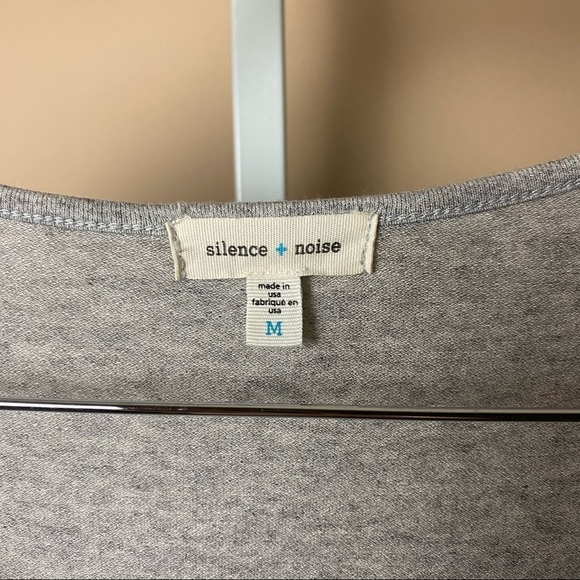 Urban Outfitters Silence + Noise Medium Faux Wrap Top Flowy Slouchy Boho V Neck - Picture 5 of 6